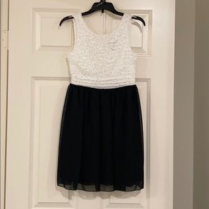 Sold 💯White and black sparkly dress.